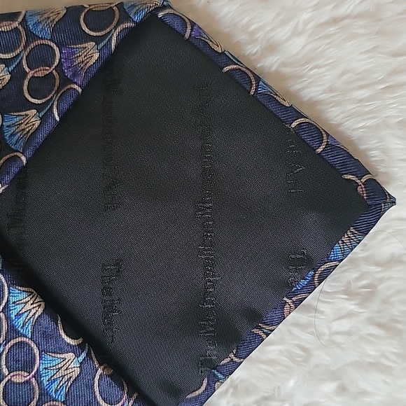 The Metropolitan museum of art silk tie rings and flowers blue - Picture 5 of 5